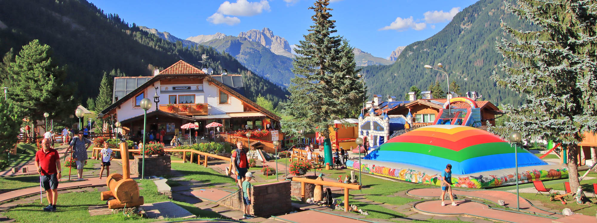 panoramica del minigolf panorama vigo di fassa